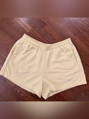 Vuori Sedona Sport Short in Sunlight size Medium